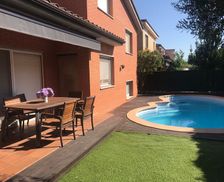 Spain CT Cornellá del Terri vacation rental compare prices direct by owner 6739900