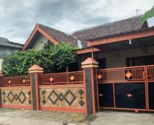 Indonesia Jawa Tengah Surakarta vacation rental compare prices direct by owner 6740511