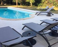 France Vienne Saint-Pierre-de-Maillé vacation rental compare prices direct by owner 4656199