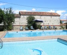 France Charente-Maritime Dœuil-sur-le-Mignon vacation rental compare prices direct by owner 4608540