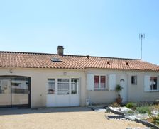 France Pays de la Loire Mouilleron-le-Captif vacation rental compare prices direct by owner 4011398