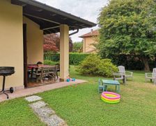 Italy Varese Travedona Monate vacation rental compare prices direct by owner 4222032