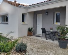 France Charente-Maritime Salignac-sur-Charente vacation rental compare prices direct by owner 4719091