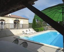 France Nouvelle-Aquitaine PUYMICLAN vacation rental compare prices direct by owner 28051232