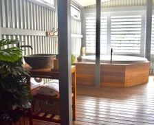 Australia QLD Point Vernon vacation rental compare prices direct by owner 10340985