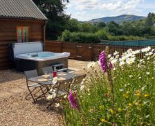 United Kingdom Wales Rhaeadr vacation rental compare prices direct by owner 10954941