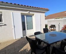 France COTEAUX DU LYONNAIS BEAUVALLON vacation rental compare prices direct by owner 11006511