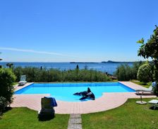 Italy Provincia di Brescia Gardone Riviera vacation rental compare prices direct by owner 29834968