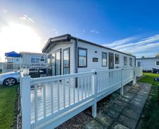 United Kingdom Suffolk Corton, Lowestoft vacation rental compare prices direct by owner 6329231