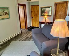 United States New York Medina vacation rental compare prices direct by owner 32284036