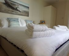 United Kingdom Hampshire Barton on Sea vacation rental compare prices direct by owner 28454703