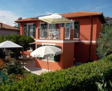 Italy Provincia della Spezia La Spezia vacation rental compare prices direct by owner 25152472