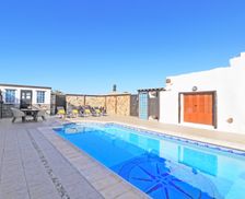 Spain Las Palmas Tinajo vacation rental compare prices direct by owner 33331393