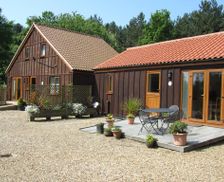 United Kingdom Norfolk Thorpe Market vacation rental compare prices direct by owner 13991932