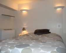 France New Aquitaine Saint-Jean-dʼAngély vacation rental compare prices direct by owner 14142236