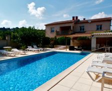 France Languedoc-Roussillon Sauveterre vacation rental compare prices direct by owner 6509288