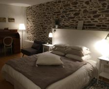 France Brittany Saint-Malon-sur-Mel vacation rental compare prices direct by owner 18864689