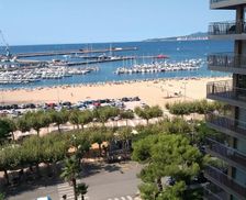 Spain Catalonia Palamós vacation rental compare prices direct by owner 14871155