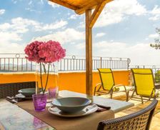 Italy Sicily Piedimonte Etneo vacation rental compare prices direct by owner 15942357