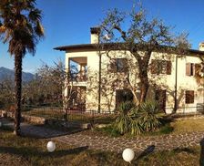 Italy Veneto Torri del Benaco vacation rental compare prices direct by owner 6515313