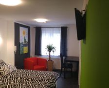 Germany Hessen Hochheim am Main vacation rental compare prices direct by owner 14267539