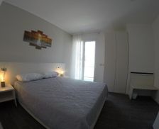 Italy Lombardy Desenzano del Garda vacation rental compare prices direct by owner 35024374