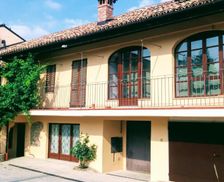 Italy Piedmont Serralunga d'Alba vacation rental compare prices direct by owner 3996986