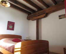 France Pays de la Loire Saint-Denis-dʼOrques vacation rental compare prices direct by owner 18478571