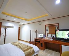 South Korea Gyeongsangnam-do Geoje vacation rental compare prices direct by owner 14188949