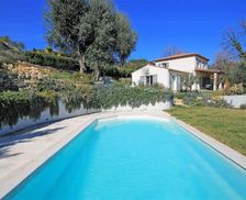 France Provence-Alpes-Côte d'Azur Le Rouret vacation rental compare prices direct by owner 26820156