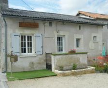 France New Aquitaine Beaumont vacation rental compare prices direct by owner 14153406