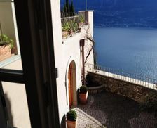 Italy Lombardy Tremosine Sul Garda vacation rental compare prices direct by owner 16285777