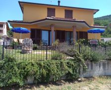 Italy Umbria Fossato di Vico vacation rental compare prices direct by owner 30022126