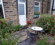 United Kingdom West Yorkshire Huddersfield vacation rental compare prices direct by owner 13988834