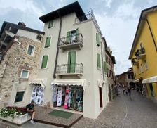 Italy Lombardy Sirmione vacation rental compare prices direct by owner 7087620