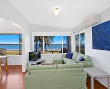 Australia New South Wales Budgewoi vacation rental compare prices direct by owner 13753734