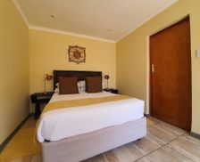 South Africa Gauteng Soweto vacation rental compare prices direct by owner 13004993