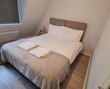 United Kingdom Greater London Hounslow vacation rental compare prices direct by owner 6999900