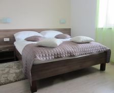 Slovenia Osrednjeslovenska Logatec vacation rental compare prices direct by owner 13909926