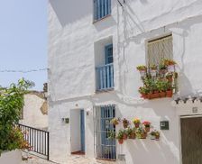 Spain Andalucía Casares vacation rental compare prices direct by owner 14038380