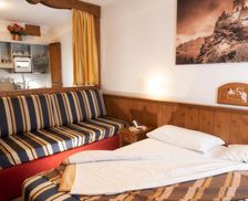 Italy Valle d'Aosta Saint-Pierre vacation rental compare prices direct by owner 19390450