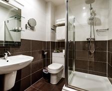 United Kingdom Greater London Croydon vacation rental compare prices direct by owner 12153985