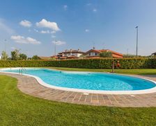 Italy Veneto Peschiera del Garda vacation rental compare prices direct by owner 13201752