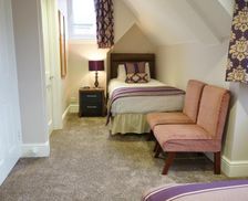 United Kingdom Surrey Horley vacation rental compare prices direct by owner 18454239