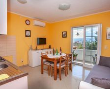 Croatia Split-Dalmatia County Dugi Rat vacation rental compare prices direct by owner 28253170
