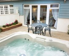 United Kingdom Isle of Wight Freshwater vacation rental compare prices direct by owner 14833757