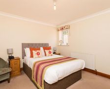 United Kingdom Surrey Horley vacation rental compare prices direct by owner 18021999