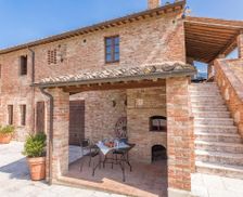 Italy Tuscany Asciano vacation rental compare prices direct by owner 18661304