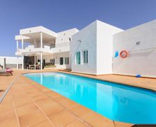 Spain Lanzarote Costa Teguise vacation rental compare prices direct by owner 11439591