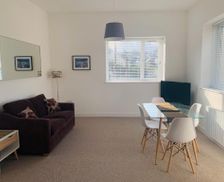 United Kingdom Wales Pembroke Dock vacation rental compare prices direct by owner 15811236
